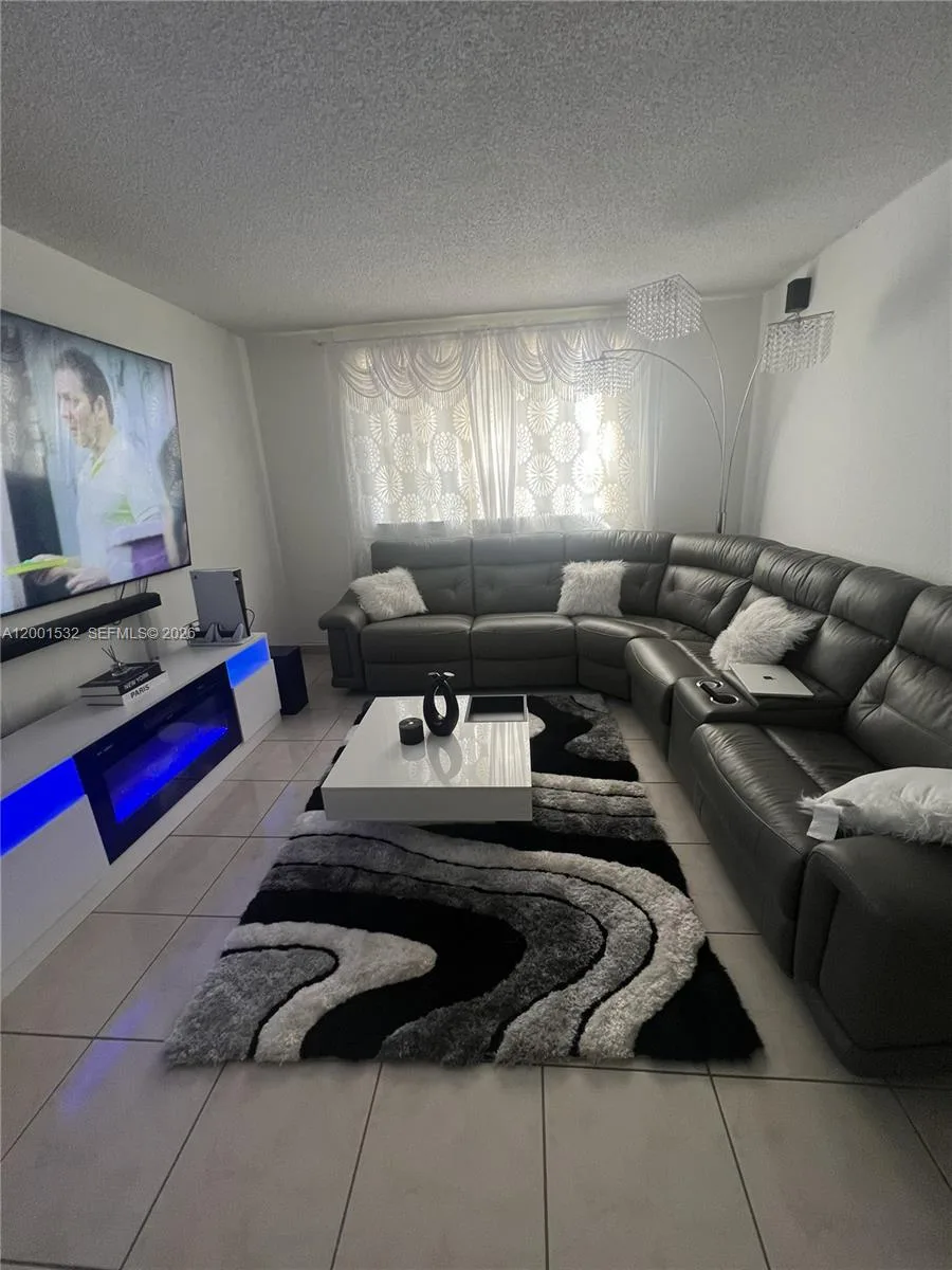 666 W 81st St # 407, Hialeah, FL 33014