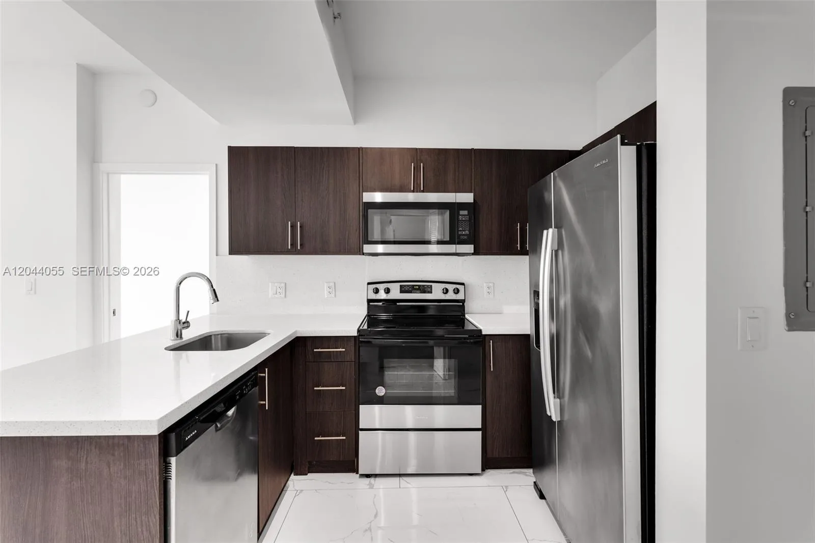 1 Curtiss Pkwy # 319, Miami Springs, FL 33166 photo 2