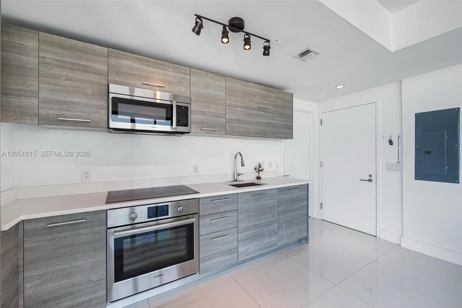 650 NE 32nd St # 3408, Miami, FL 33137 photo 2