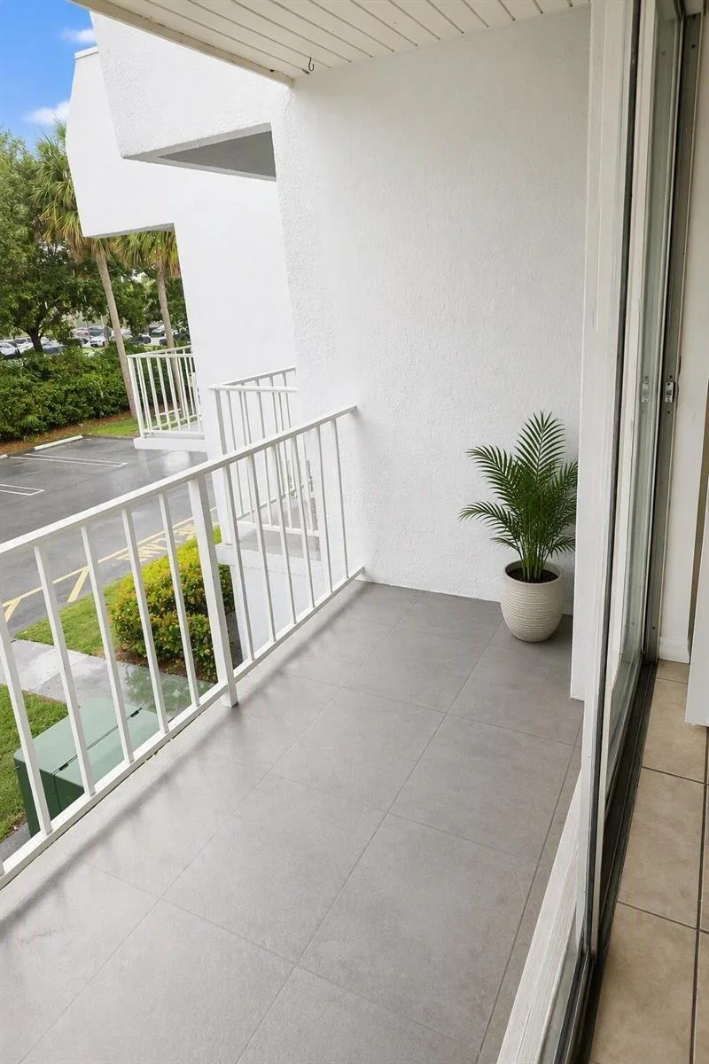 431 EXECUTIVE CENTER Drive # 204, West Palm Beach, FL 33401 — zdjęcie 3