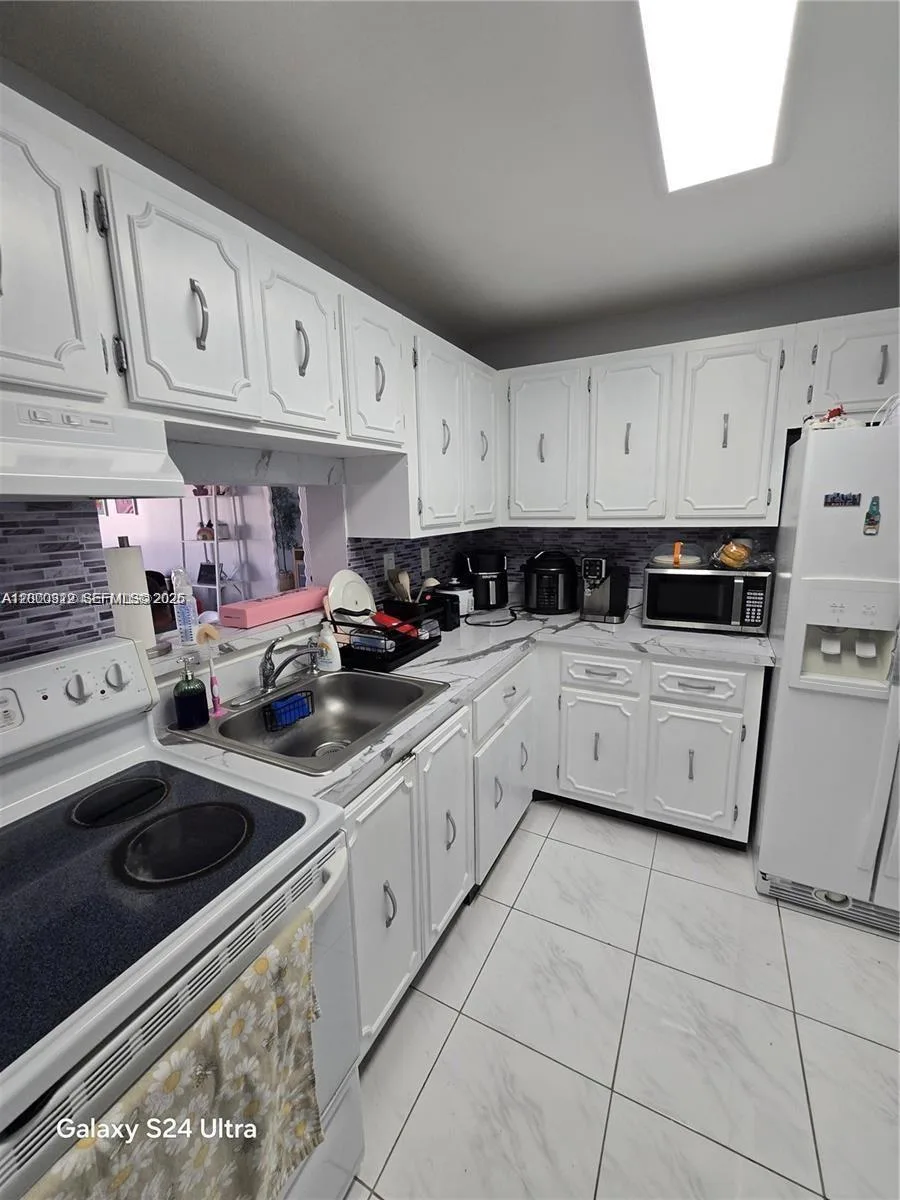 5201 NW 7th St # 609W, Miami, FL 33126 photo 9
