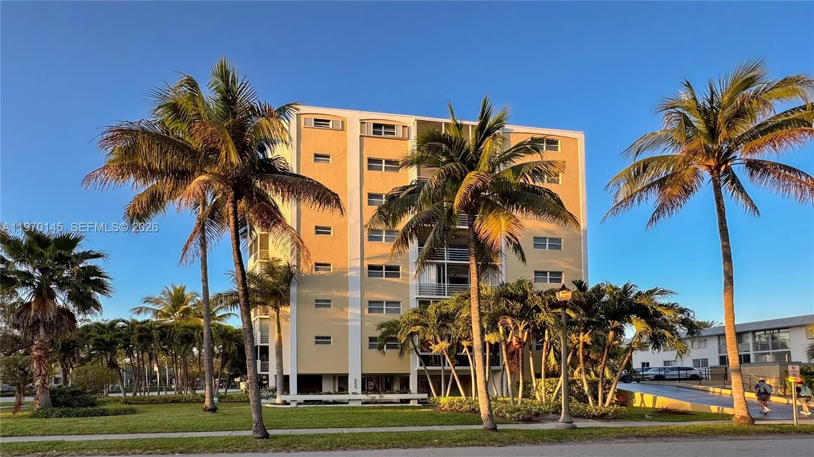 555 Crandon Blvd # 82, Key Biscayne, FL 33149 photo 2