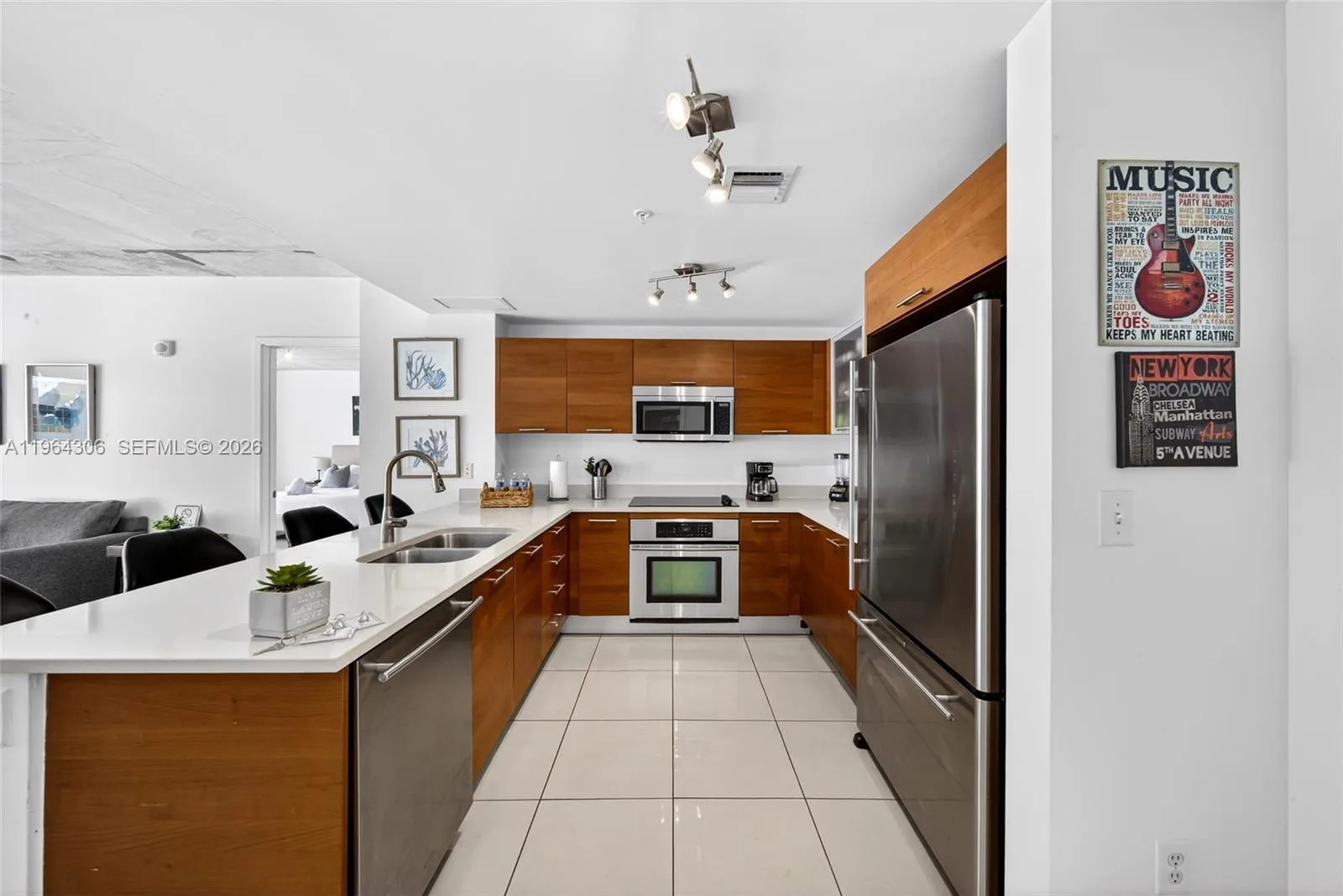 3250 NE 1st Ave # 502, Miami, FL 33137 photo 2