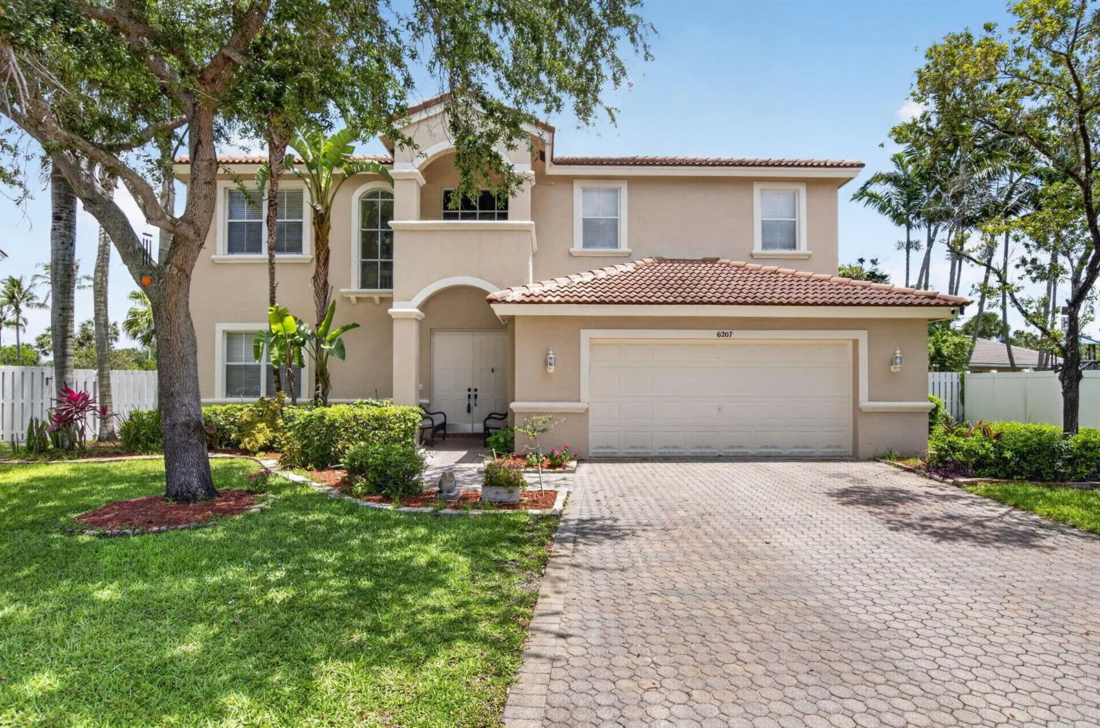 6207 Shadow Tree Lane, Lake Worth, FL 33463