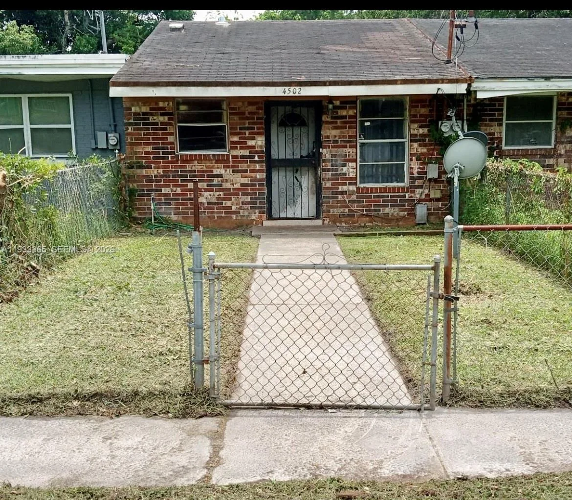 4502 Friden Dr Jacksonville, Jacksonville, FL 32209 photo 2