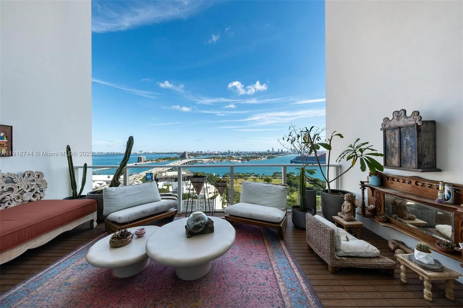 1040 Biscayne Blvd # 2203, Miami, FL 33132