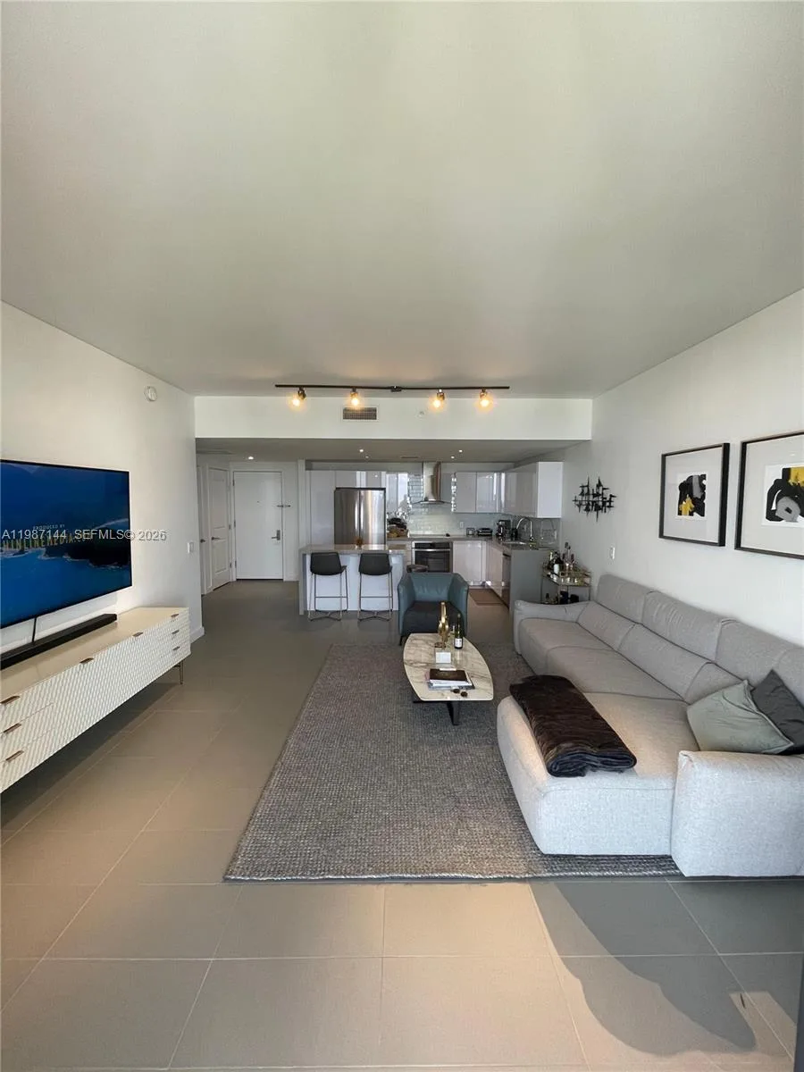 1600 NE 1st Ave # 3717, Miami, FL 33132 photo 2
