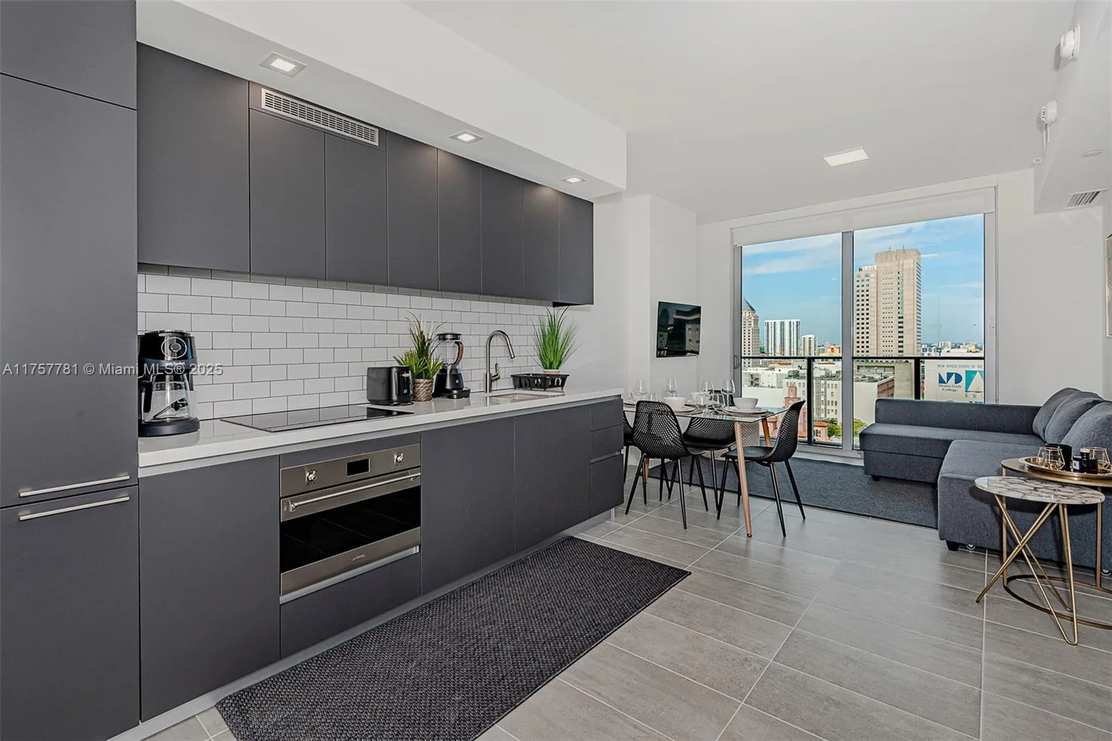 227 NE 2nd St # 1805, Miami, FL 33132
