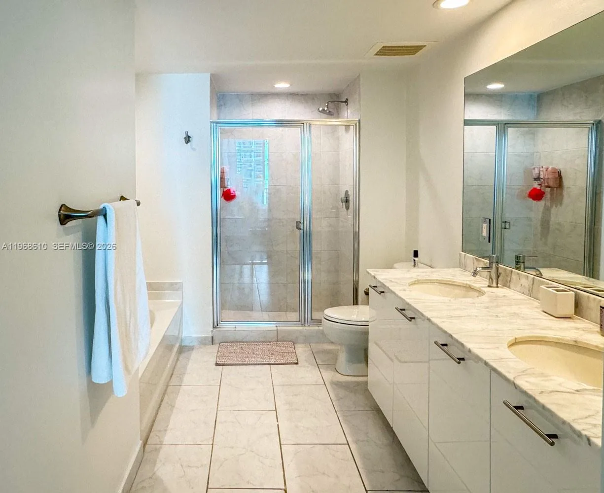 950 Brickell Bay Dr # 1504, Miami, FL 33131 photo 11