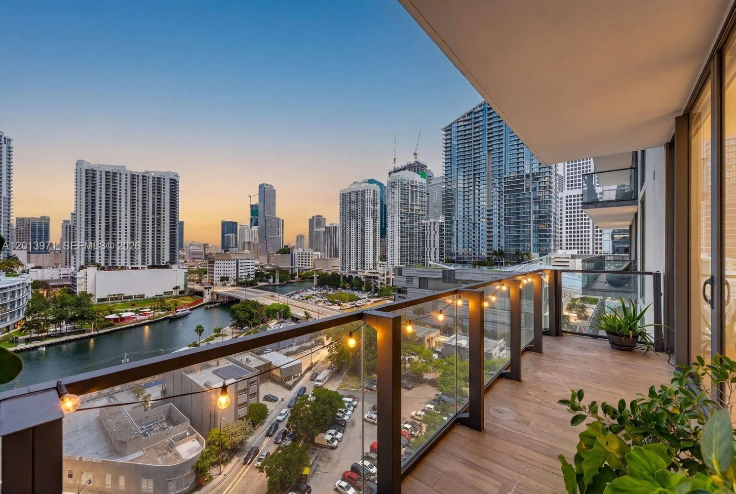 88 SW 7th St # 1012, Miami, FL 33130