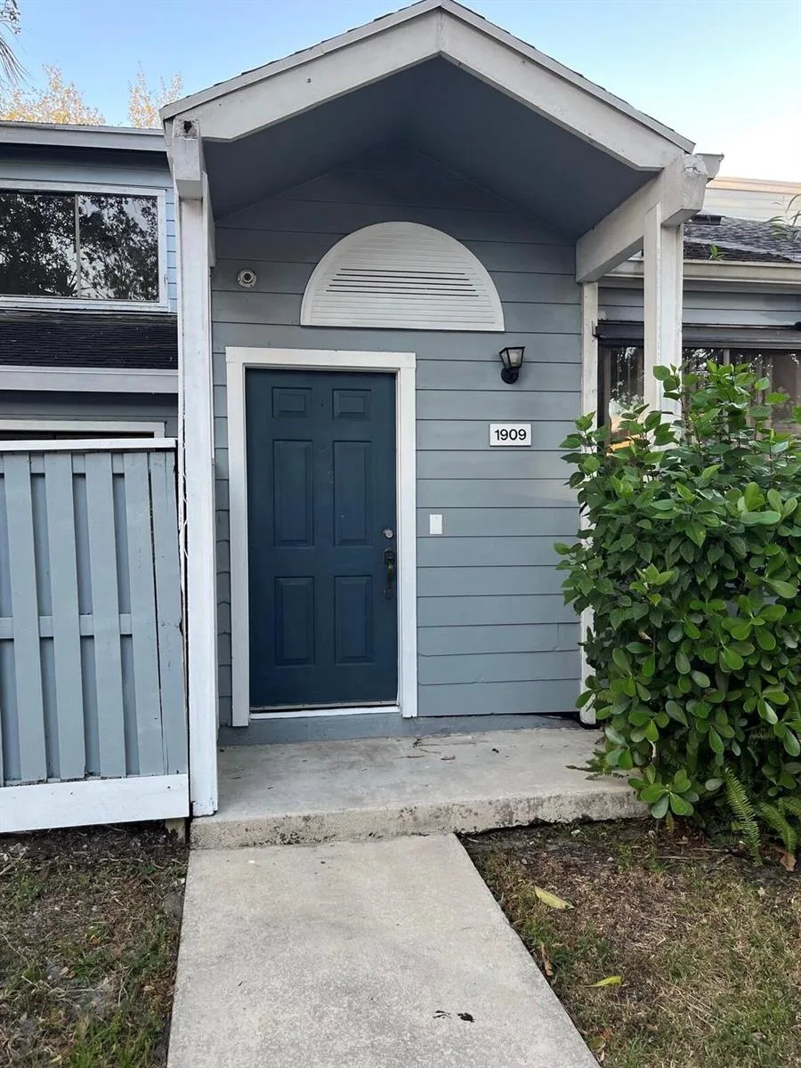 1909 Players Place, North Lauderdale, FL 33068