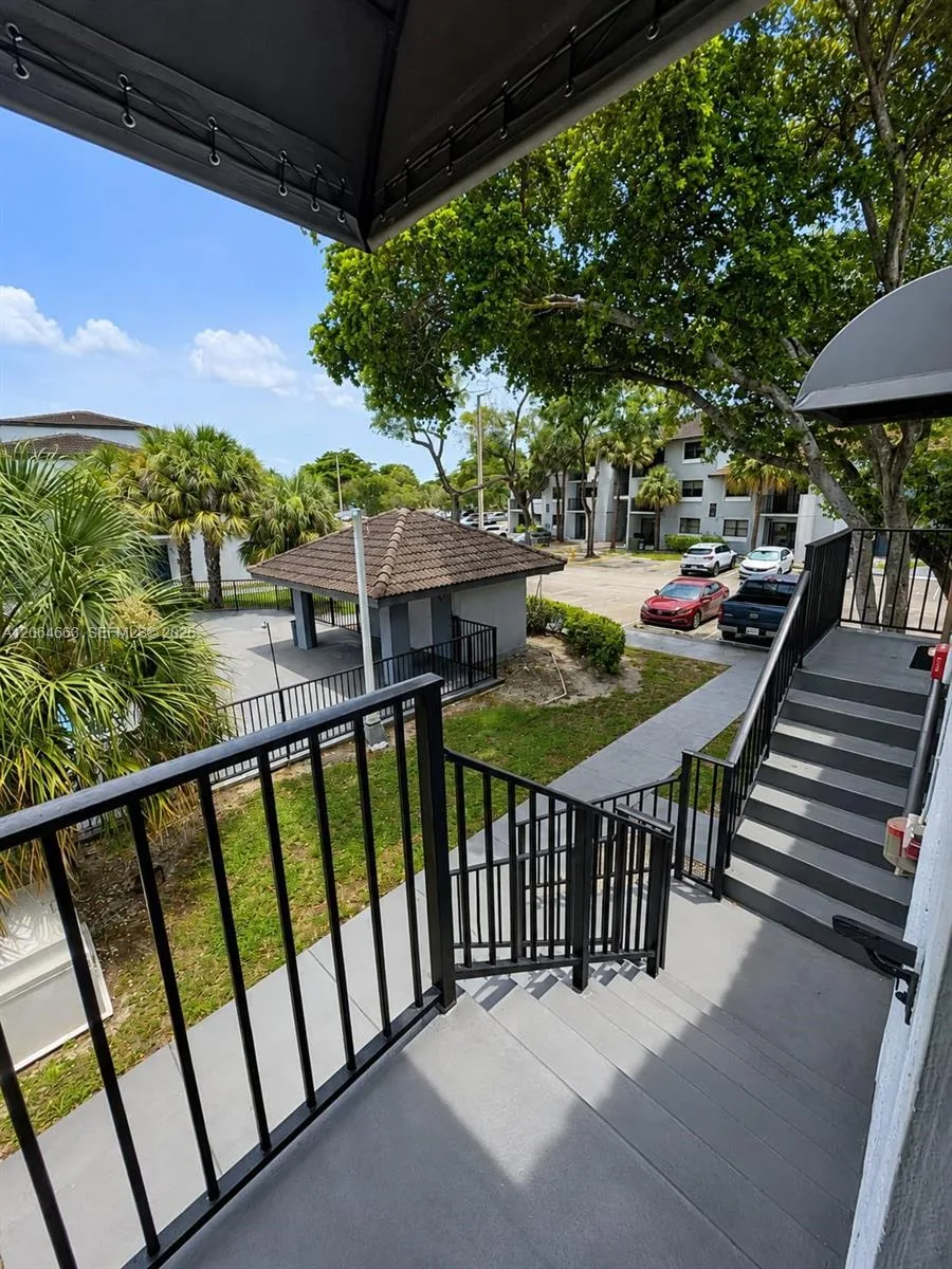 7235 NW 179th St # 212, Hialeah, FL 33015