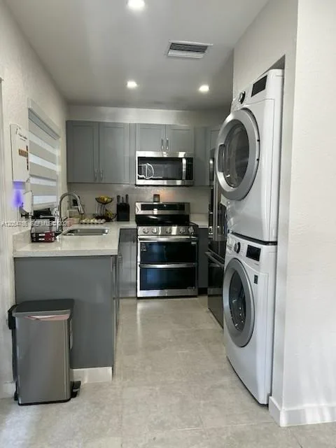 6308 NW 170th Ter, Hialeah, FL 33015 photo 2