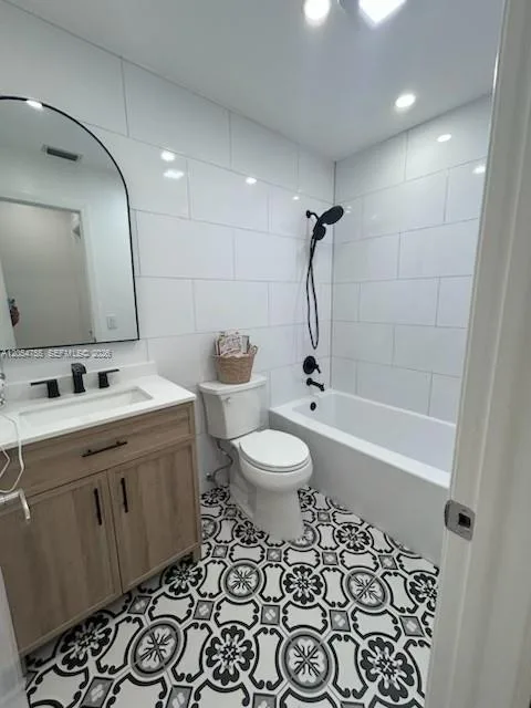 6308 NW 170th Ter, Hialeah, FL 33015 photo 4