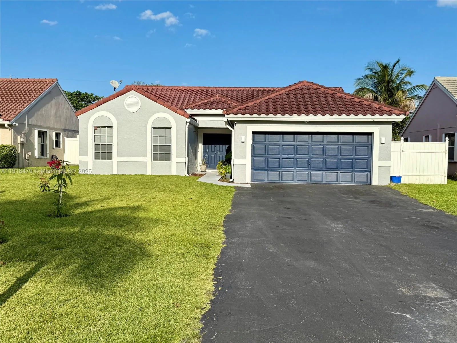 1060 New Parkview Pl, Haverhill, FL 33417 photo 2