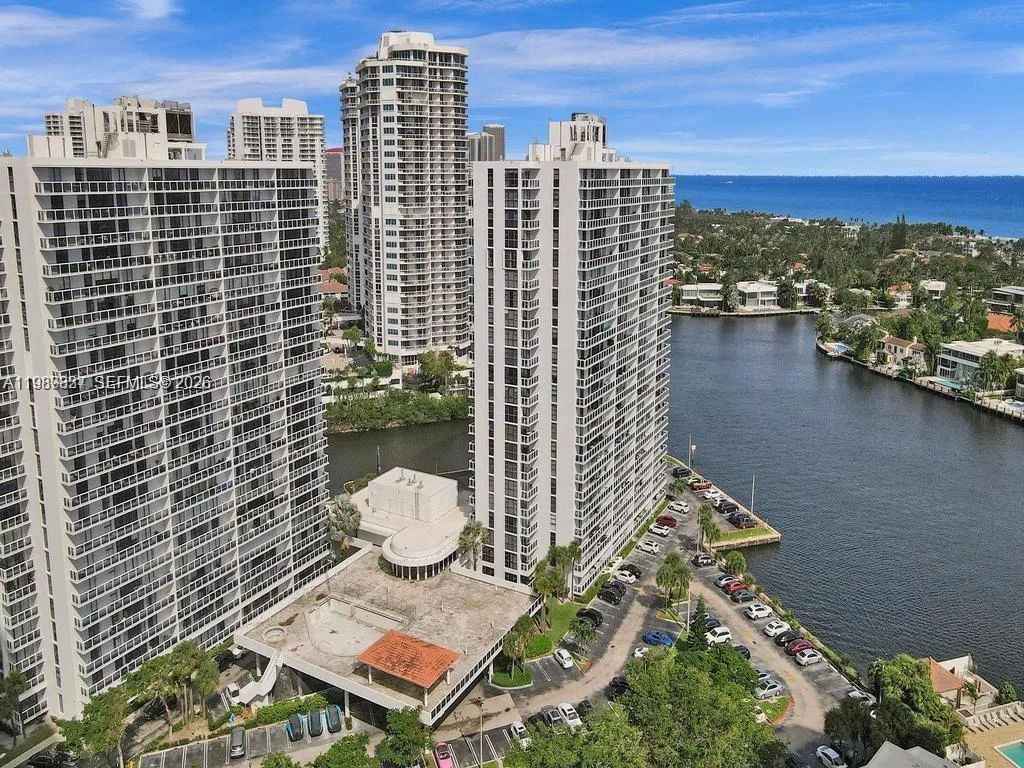20515 E Country Club Dr # 246, Aventura, FL 33180