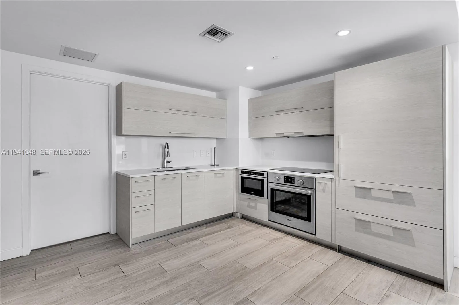 45 SW 9th St # 1001, Miami, FL 33130 photo 12