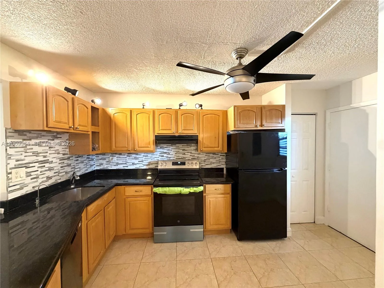 1660 NE 191st St # 406-1, Miami, FL 33179 photo 2