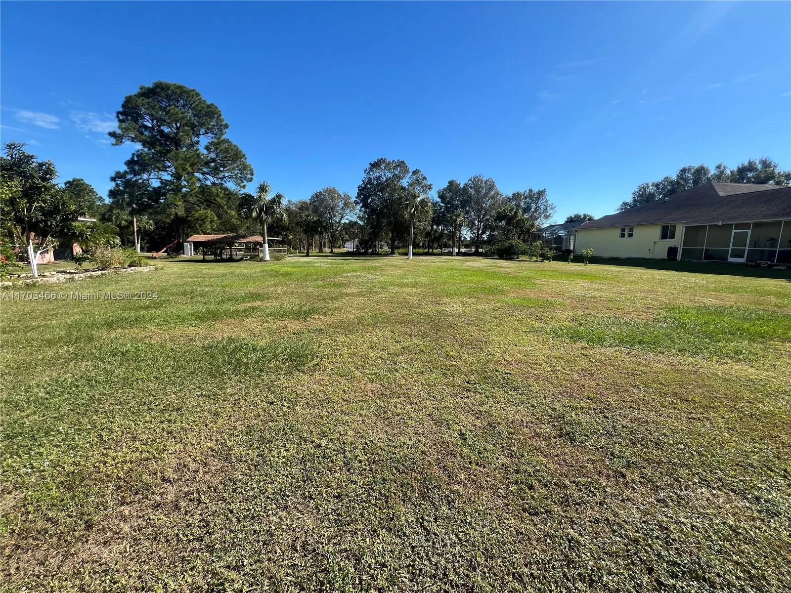 516 Cleveland Ave, Lehigh Acres, FL 33972