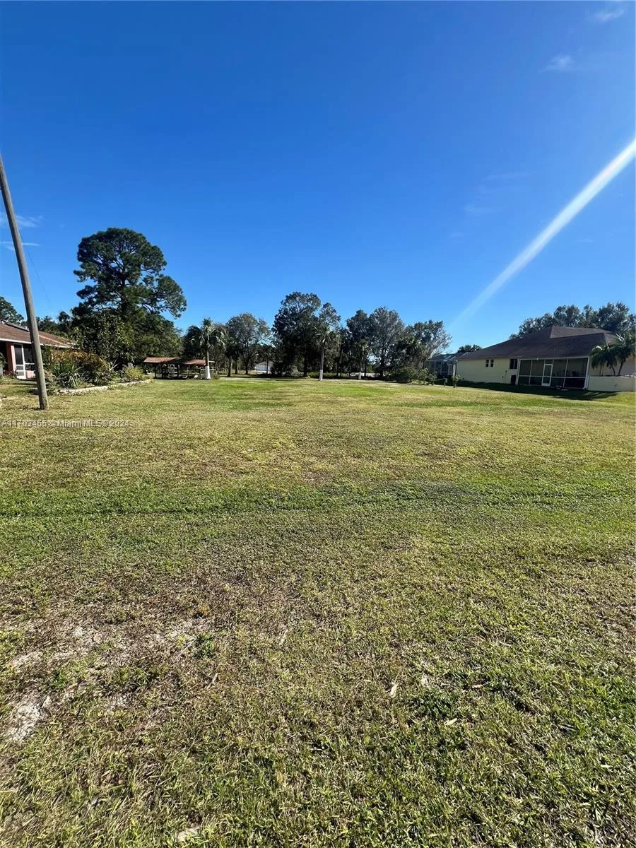 516 Cleveland Ave, Lehigh Acres, FL 33972 photo 2