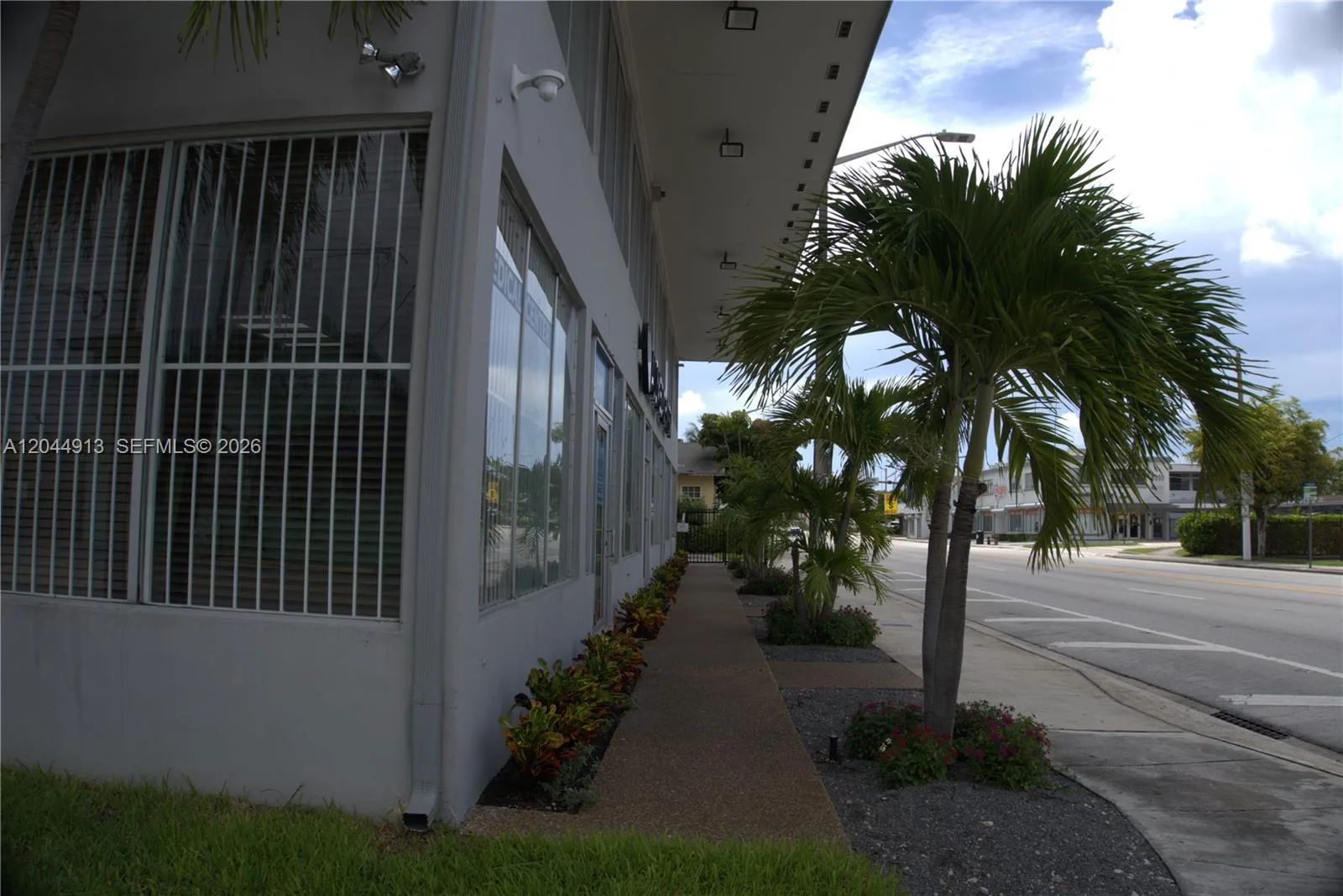 2433 NW 7th St, Miami, FL 33125 photo 9