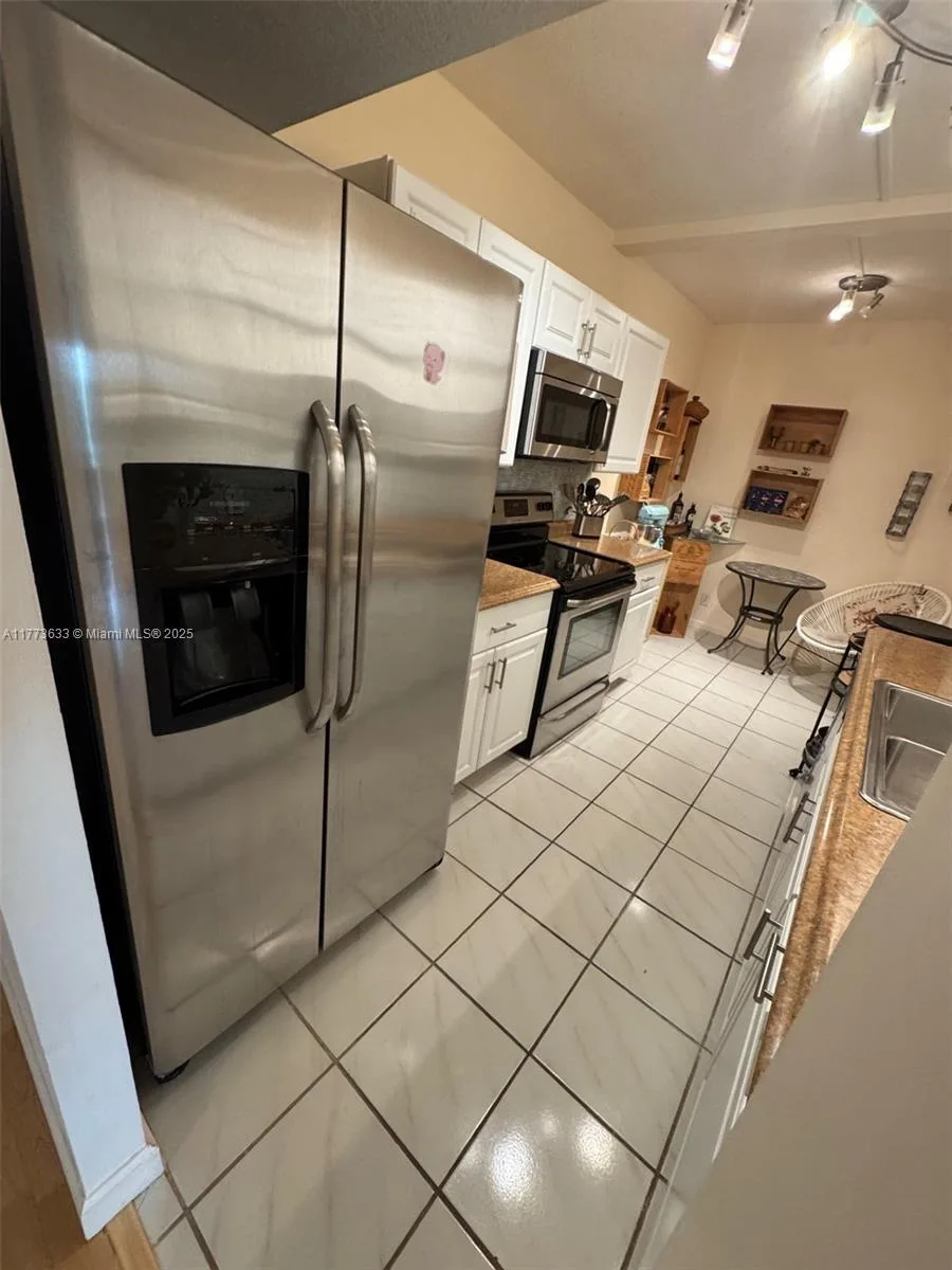 4330 Hillcrest Dr # 304, Hollywood, FL 33021 photo 3