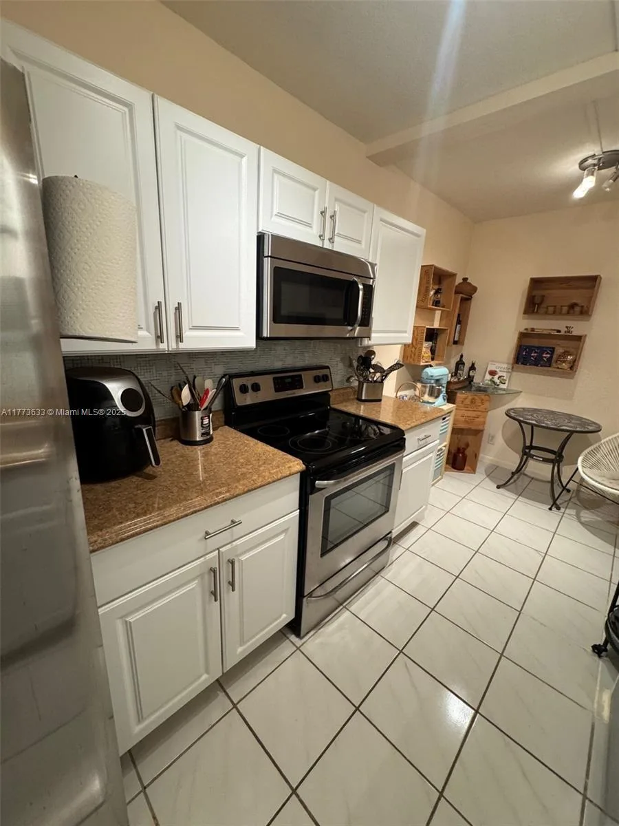 4330 Hillcrest Dr # 304, Hollywood, FL 33021 photo 4