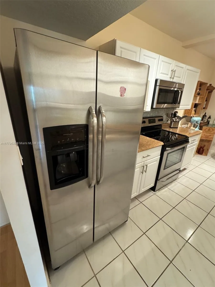 4330 Hillcrest Dr # 304, Hollywood, FL 33021 photo 8