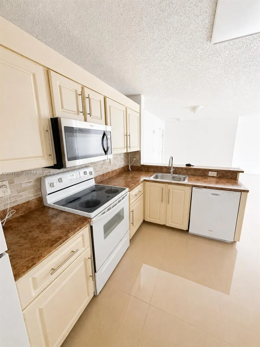10131 W Sunrise Blvd # 204, Plantation, FL 33322