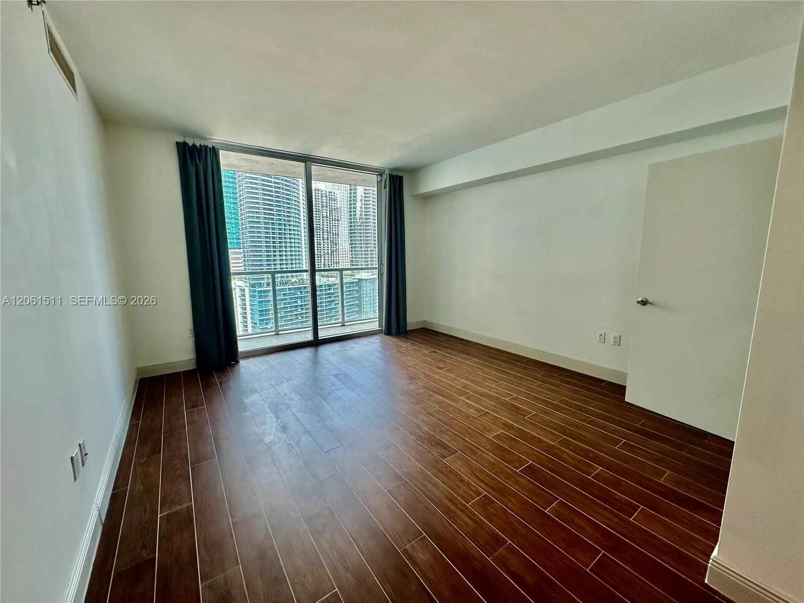 500 Brickell Ave # 2407, Miami, FL 33131 photo 12