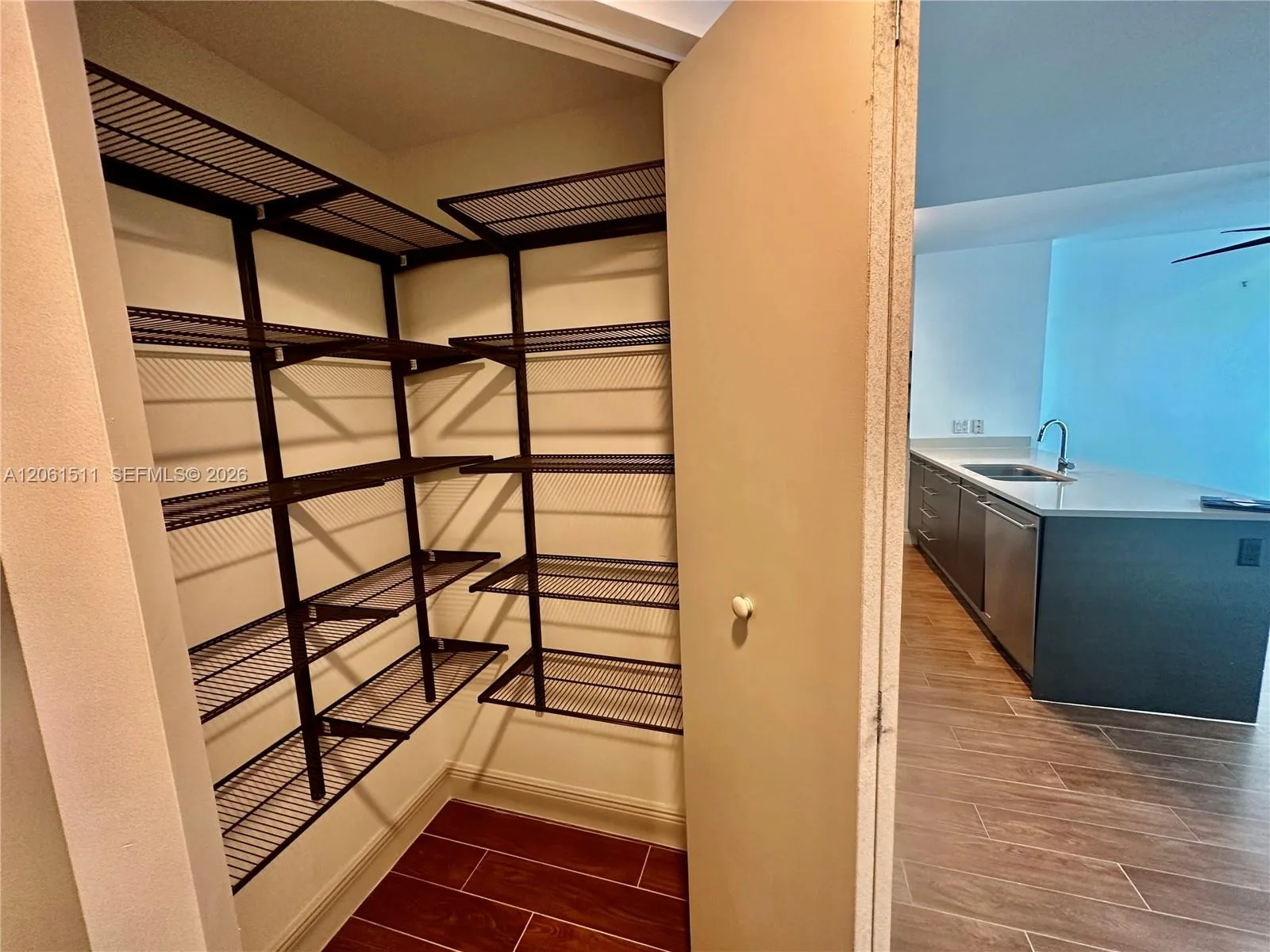 500 Brickell Ave # 2407, Miami, FL 33131 photo 8