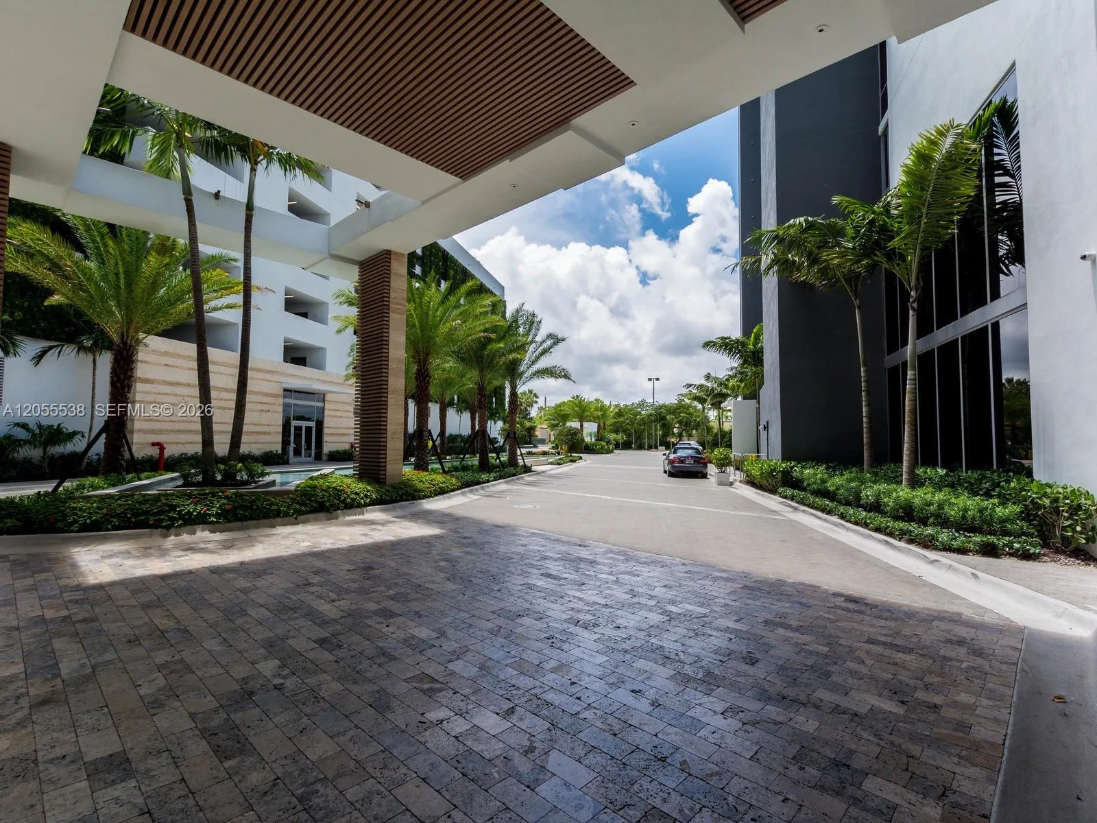 16385 Biscayne Blvd # 1103, North Miami Beach, FL 33160 photo 3