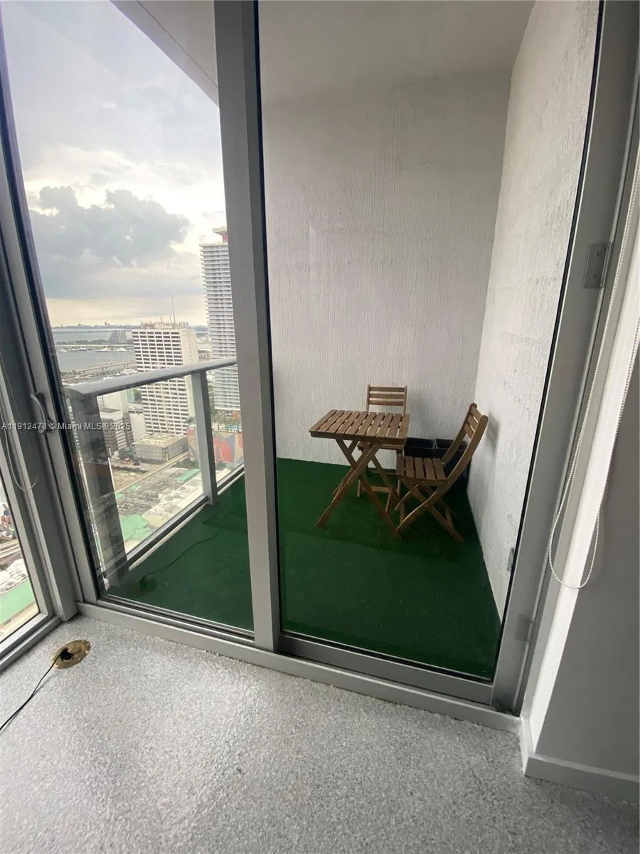 151 SE 1st St # 3304, Miami, FL 33131 photo 3