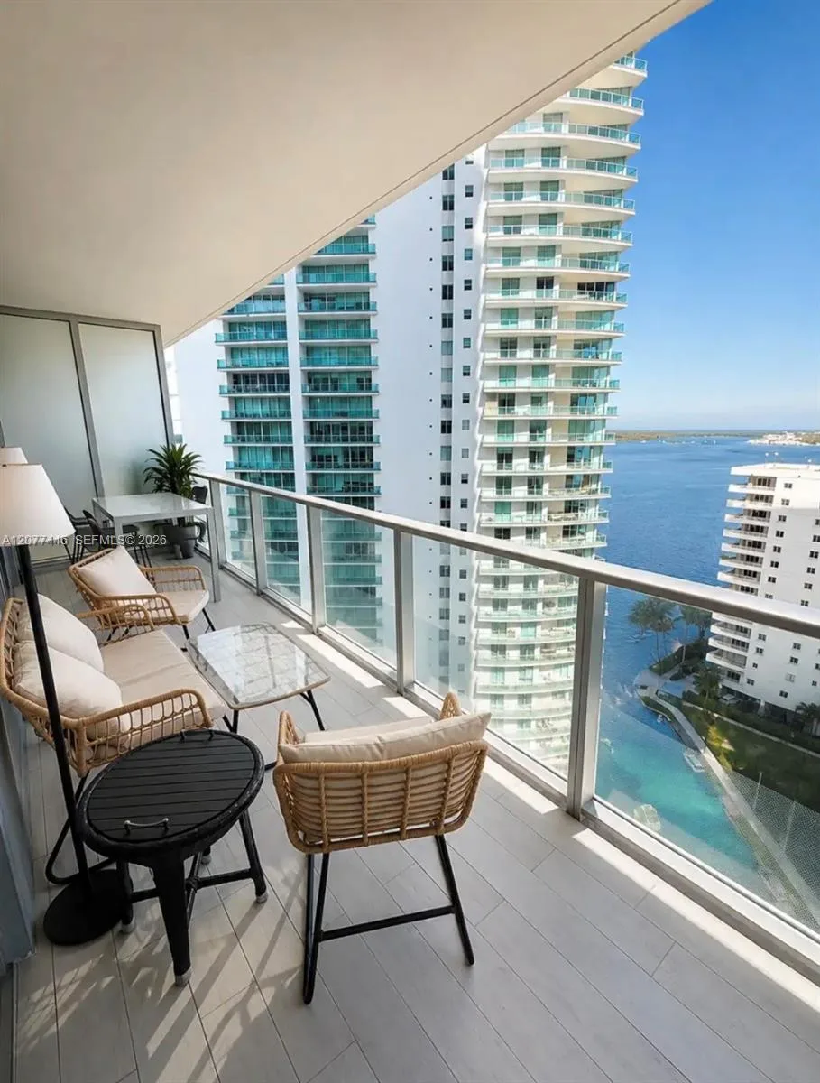 1300 Brickell Bay Dr # 1807, Miami, FL 33131