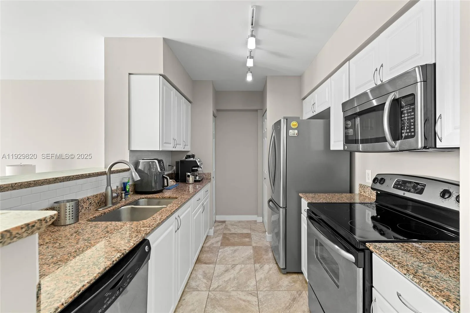 1155 Brickell Bay Dr # 2605, Miami, FL 33131 photo 9