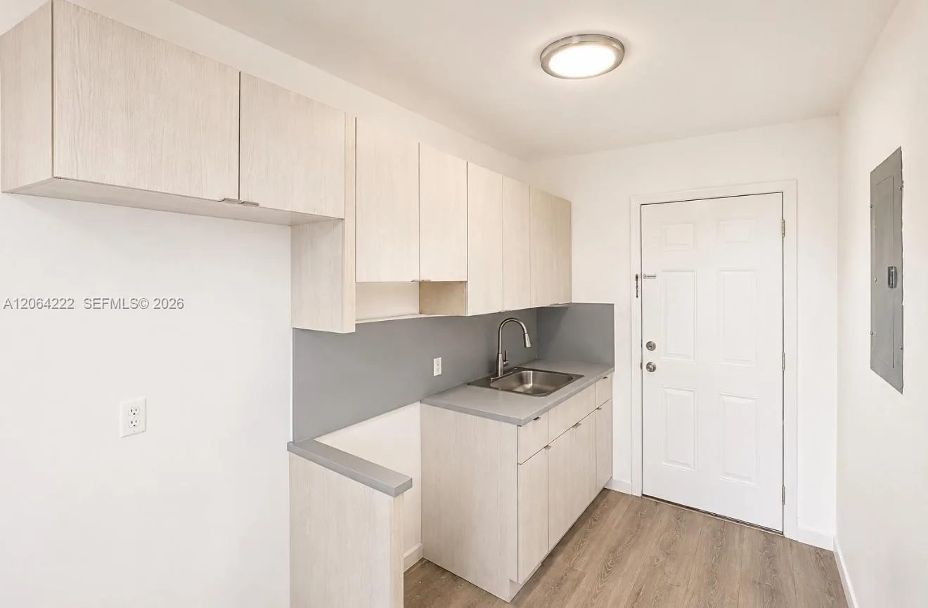 7600 Dickens Ave # 2, Miami Beach, FL 33141