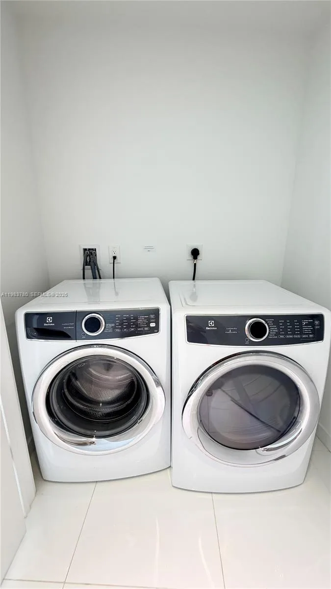 851 NE 1st Ave # 2504, Miami, FL 33132 photo 12