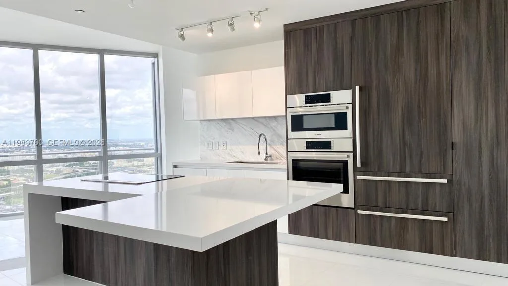 851 NE 1st Ave # 2504, Miami, FL 33132 photo 2