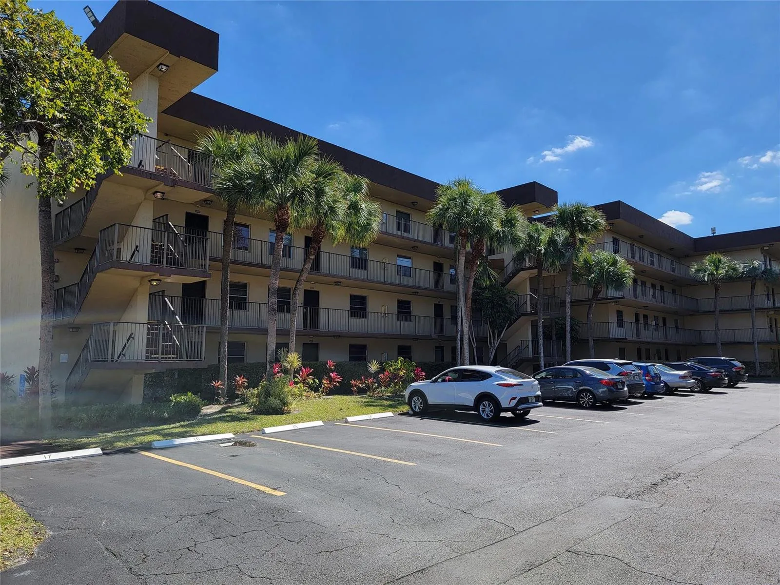 3121 NW 47th Terrace # 403, Lauderdale Lakes, FL 33319