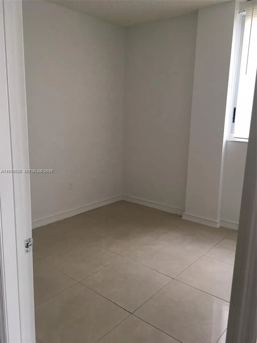 5091 NW 7th St # 602, Miami, FL 33126 photo 5