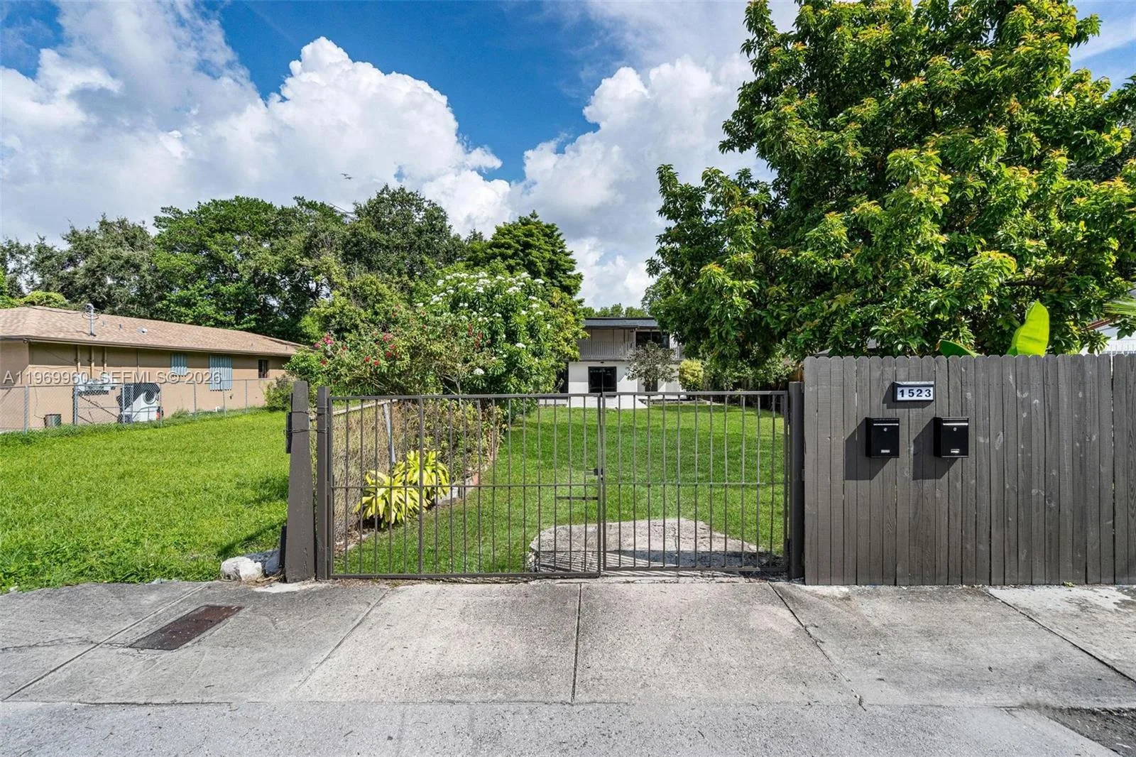1523 NW 38th St, Miami, FL 33142 photo 2