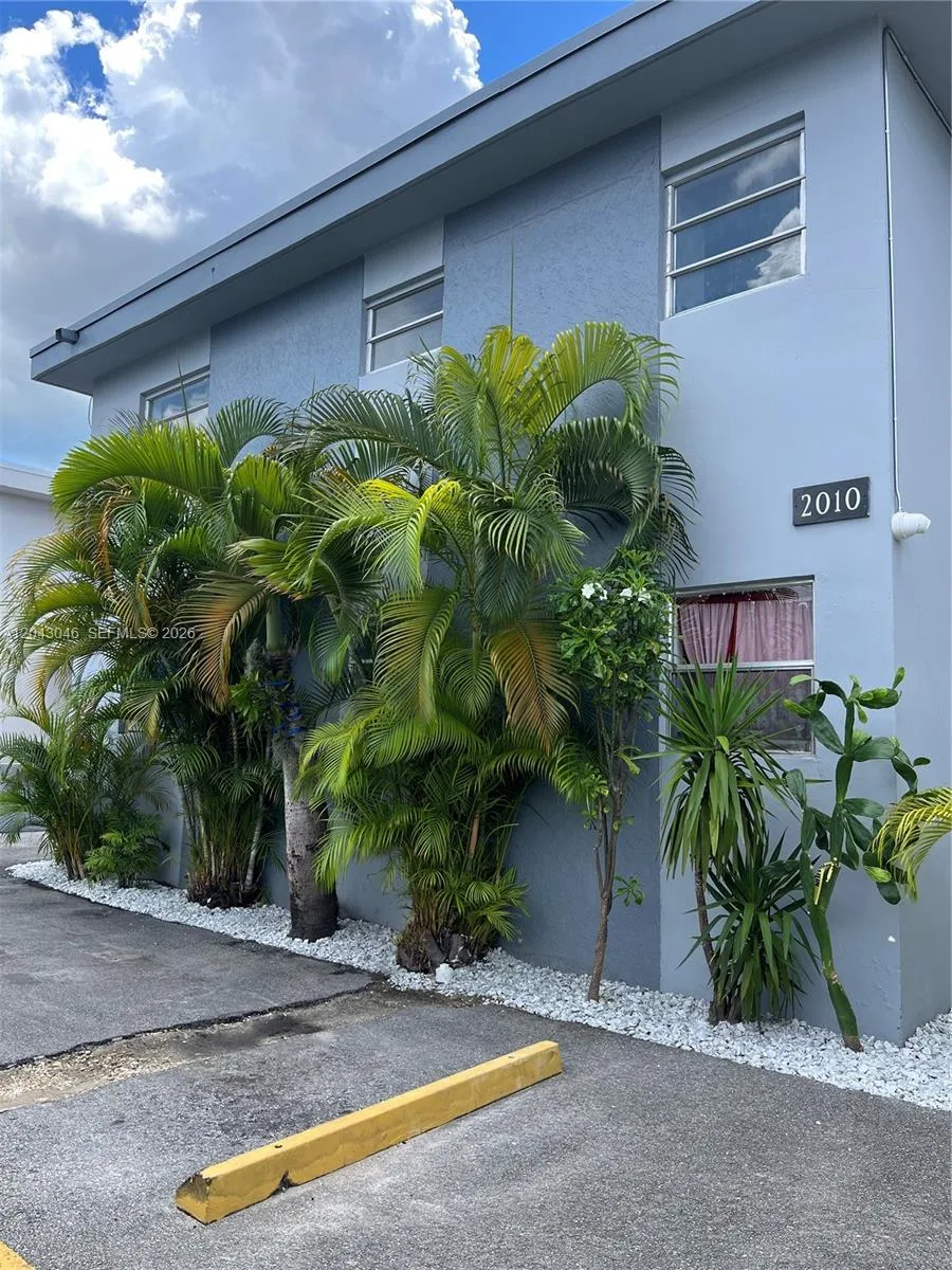 2010 SW 6th St # 4, Miami, FL 33135