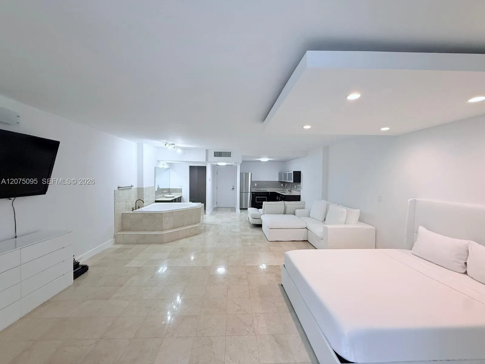 2301 Collins Ave # 621, Miami Beach, FL 33139
