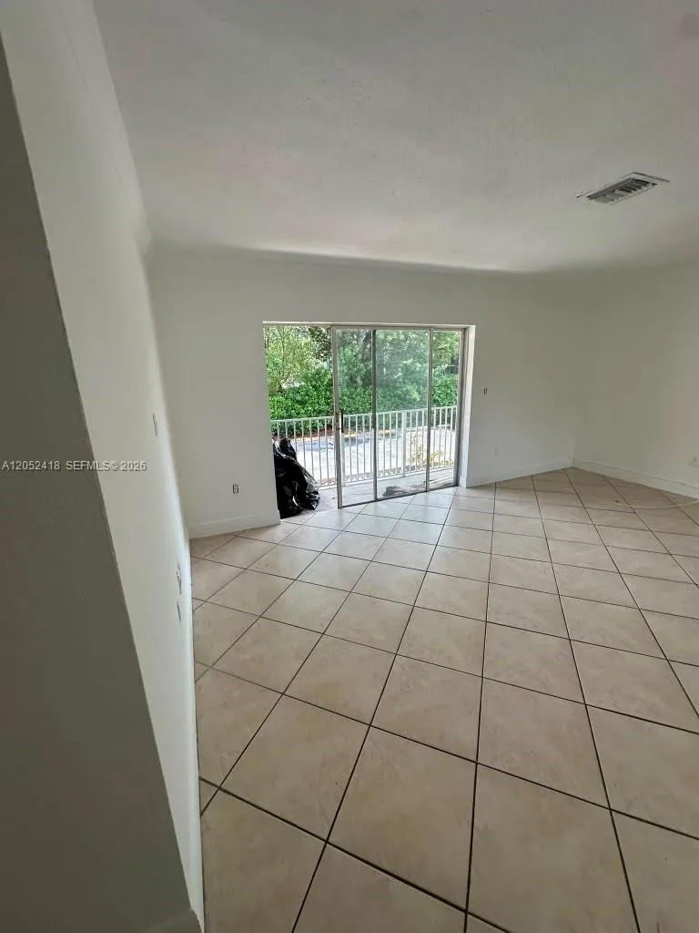 8601 SW 94th St # 207W, Miami, FL 33156