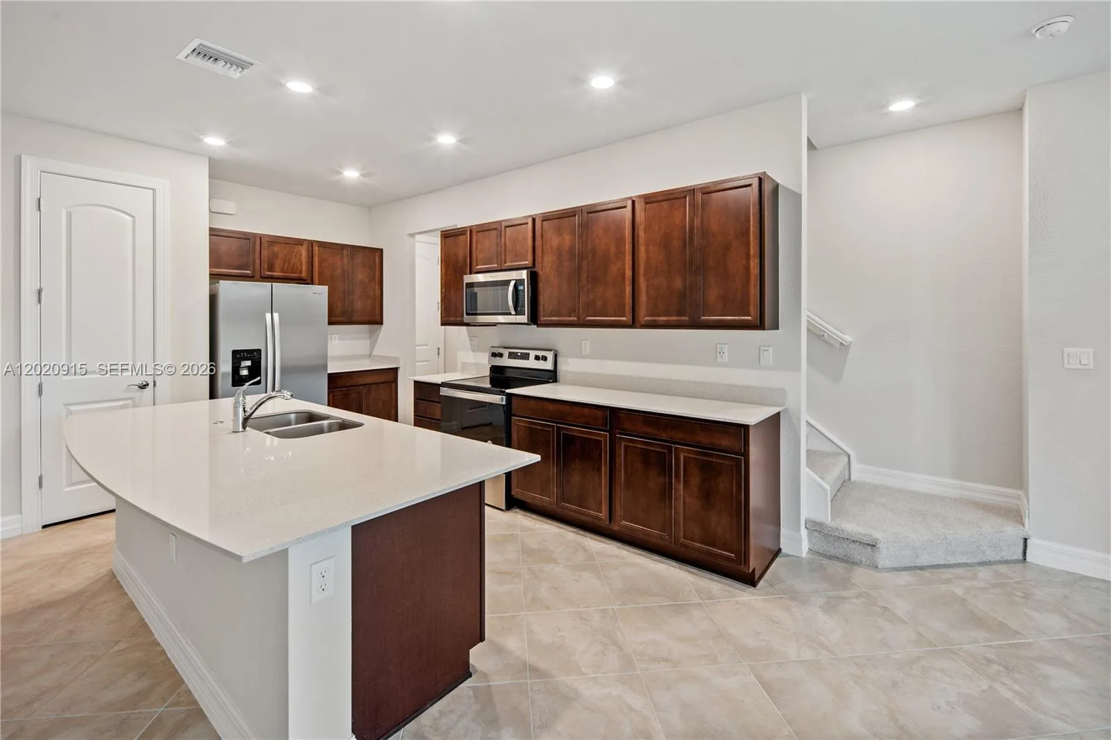 4488 E Appleton Cir E, Oakland Park, FL 33309 photo 4