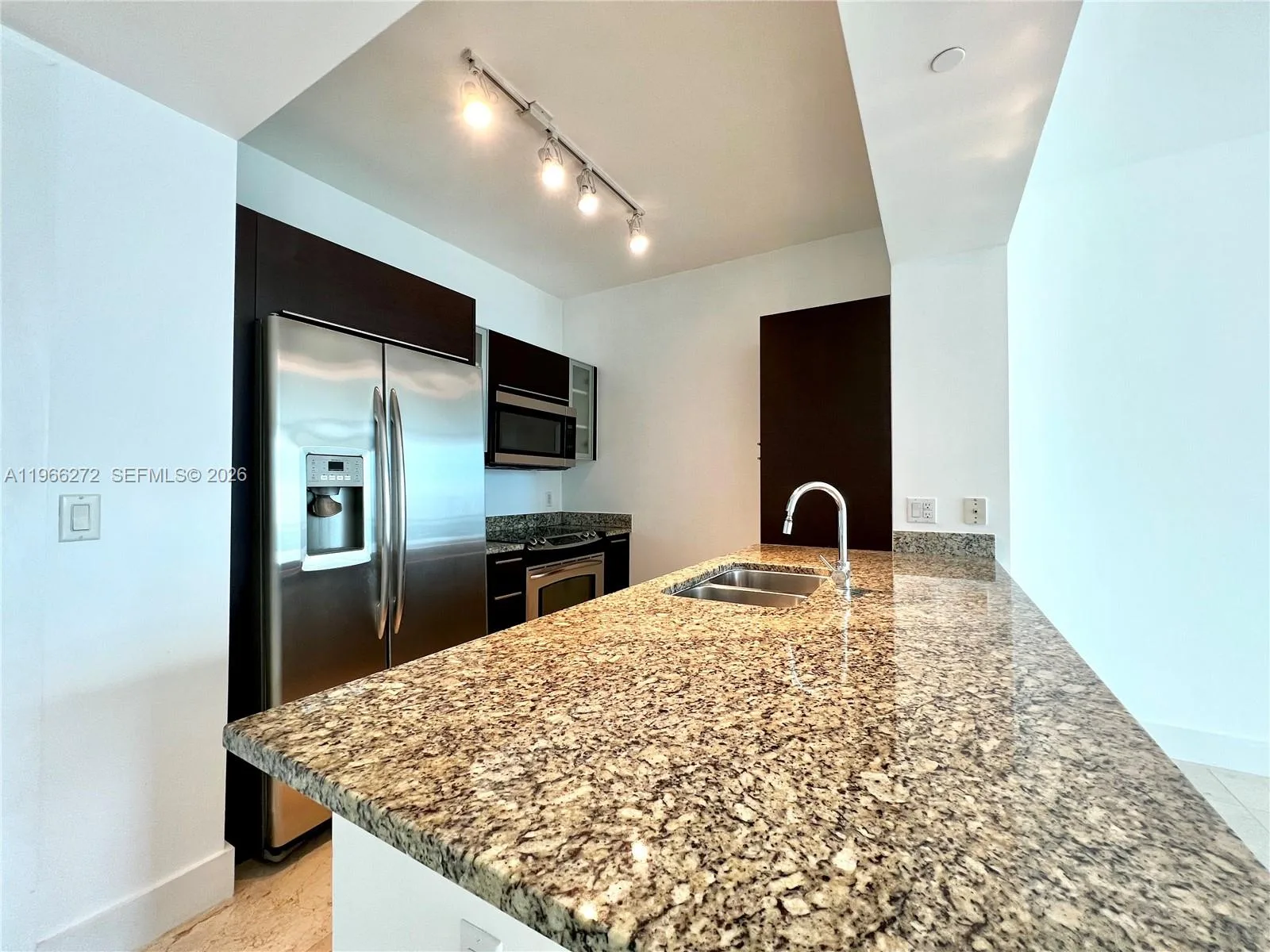 950 Brickell Bay Dr # 3903, Miami, FL 33131 photo 5