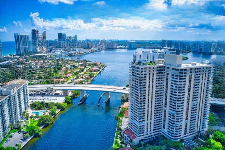 19355 Turnberry Way # 3d, Miami, FL 33180