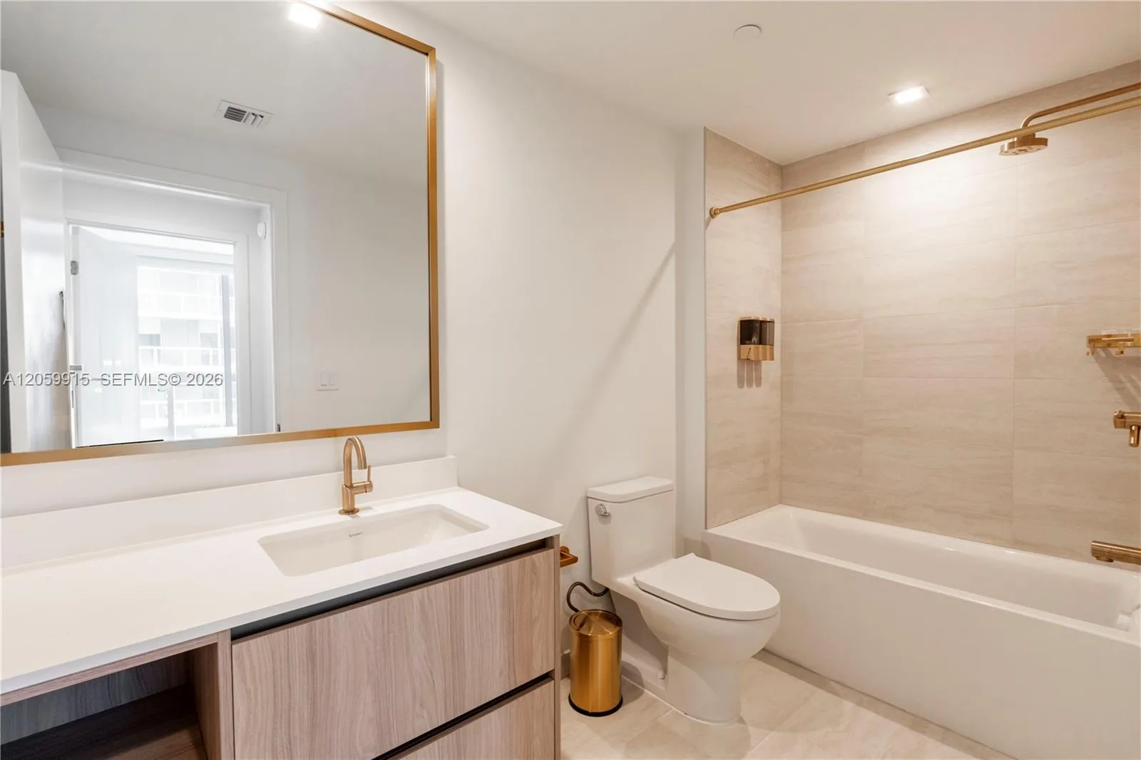 77 SE 5th St # 1910, Miami, FL 33131 photo 8
