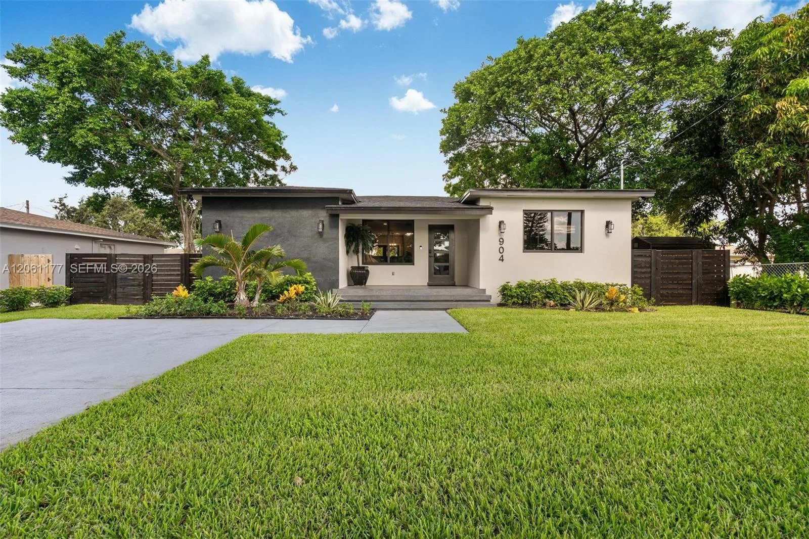 904 NW 6th Ter, Hallandale Beach, FL 33009