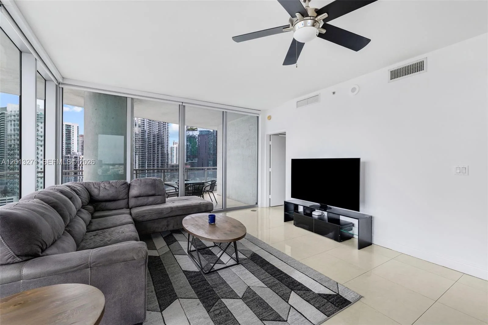 90 SW 3rd St # 2504, Miami, FL 33130 photo 10